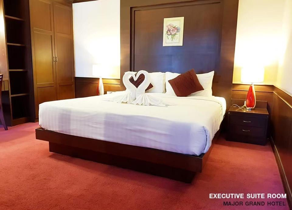 Major Grand Hotel Chum Phae Bagian luar foto