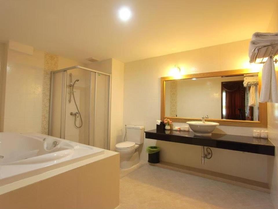 Major Grand Hotel Chum Phae Bagian luar foto