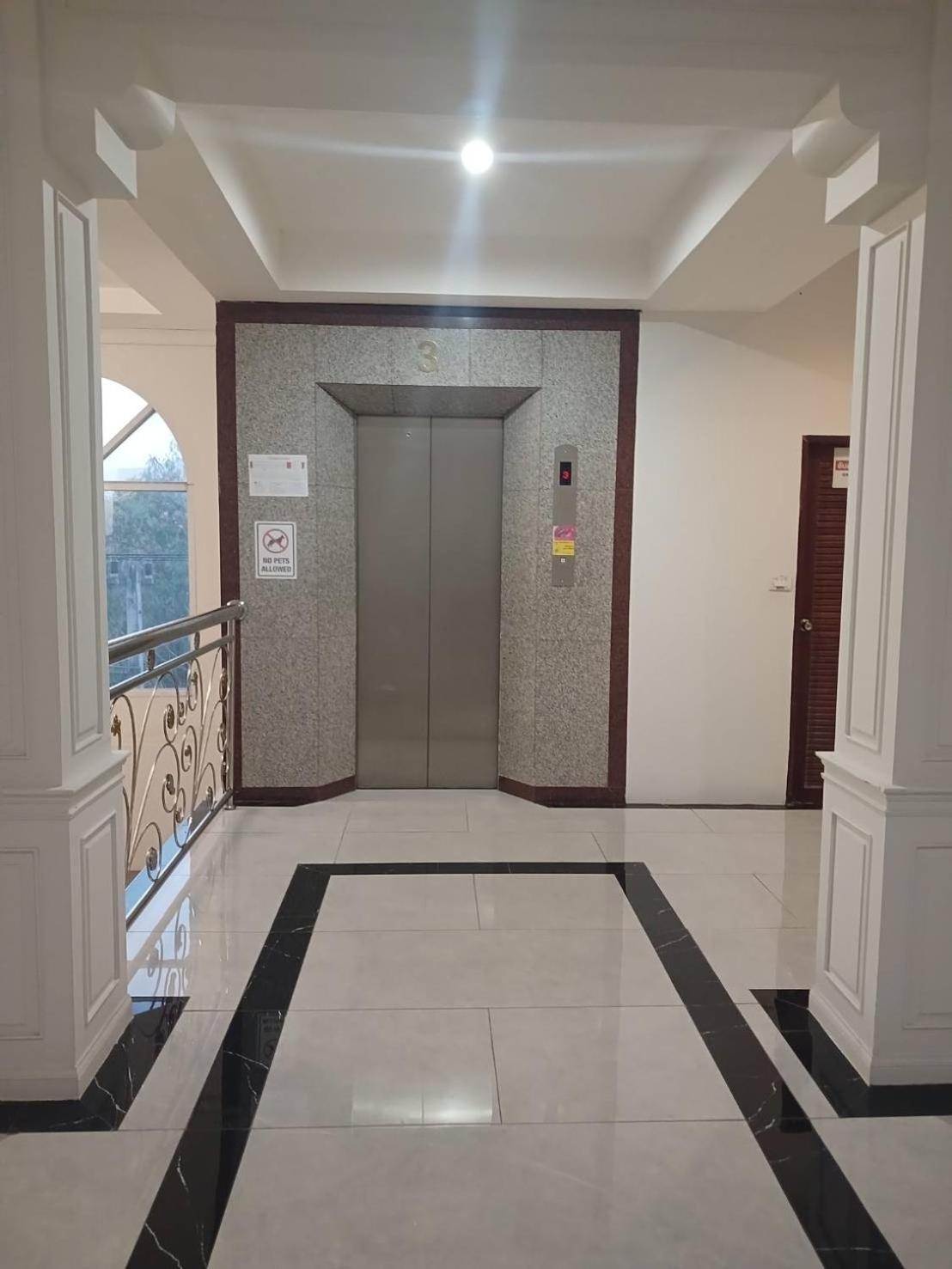 Major Grand Hotel Chum Phae Bagian luar foto