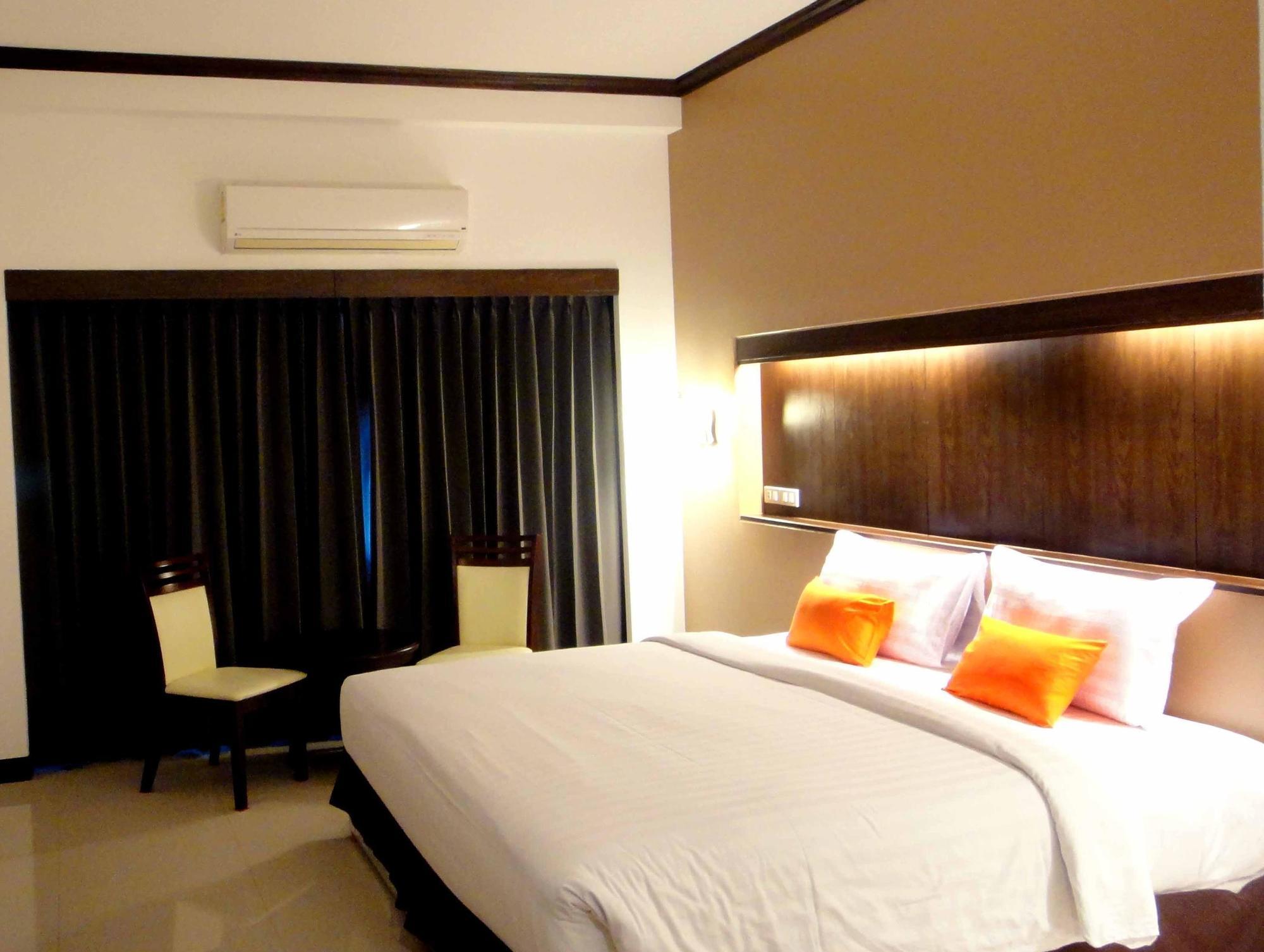 Major Grand Hotel Chum Phae Bagian luar foto