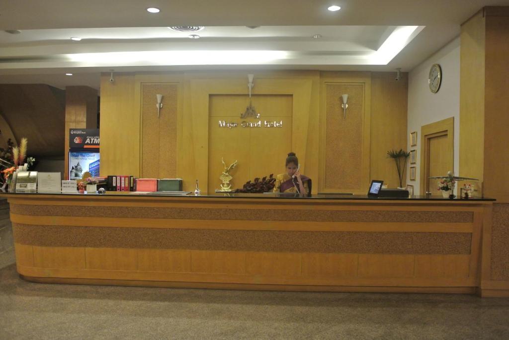 Major Grand Hotel Chum Phae Bagian luar foto