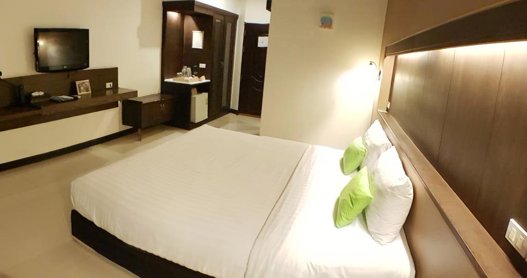 Major Grand Hotel Chum Phae Bagian luar foto